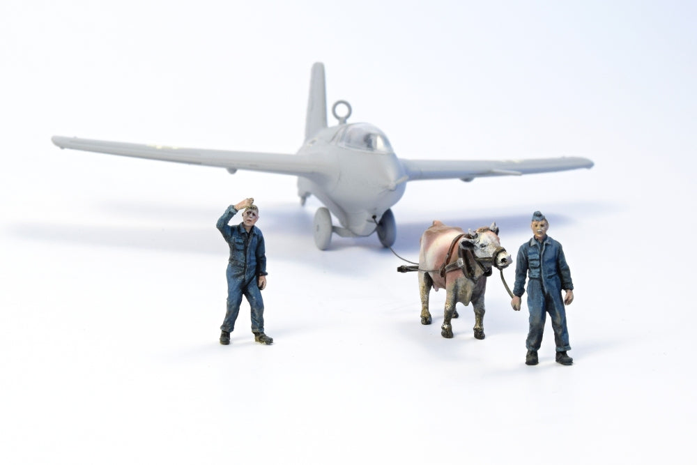 CMK CMF72346 1:72 Towing Ox with 2 Luftwaffe ground crew figures