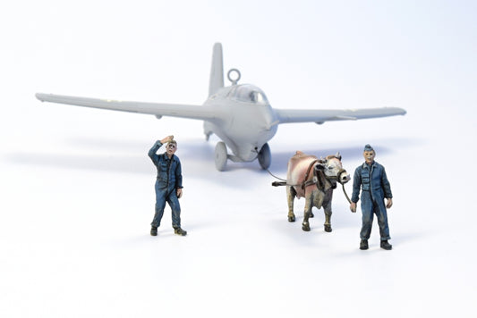 CMK CMF72346 1:72 Towing Ox with 2 Luftwaffe ground crew figures