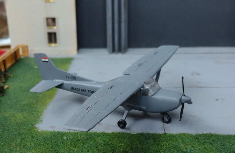 Decarli Model DECAR7222 1:72 Cessna 172 USAF & Iraqi Air Force