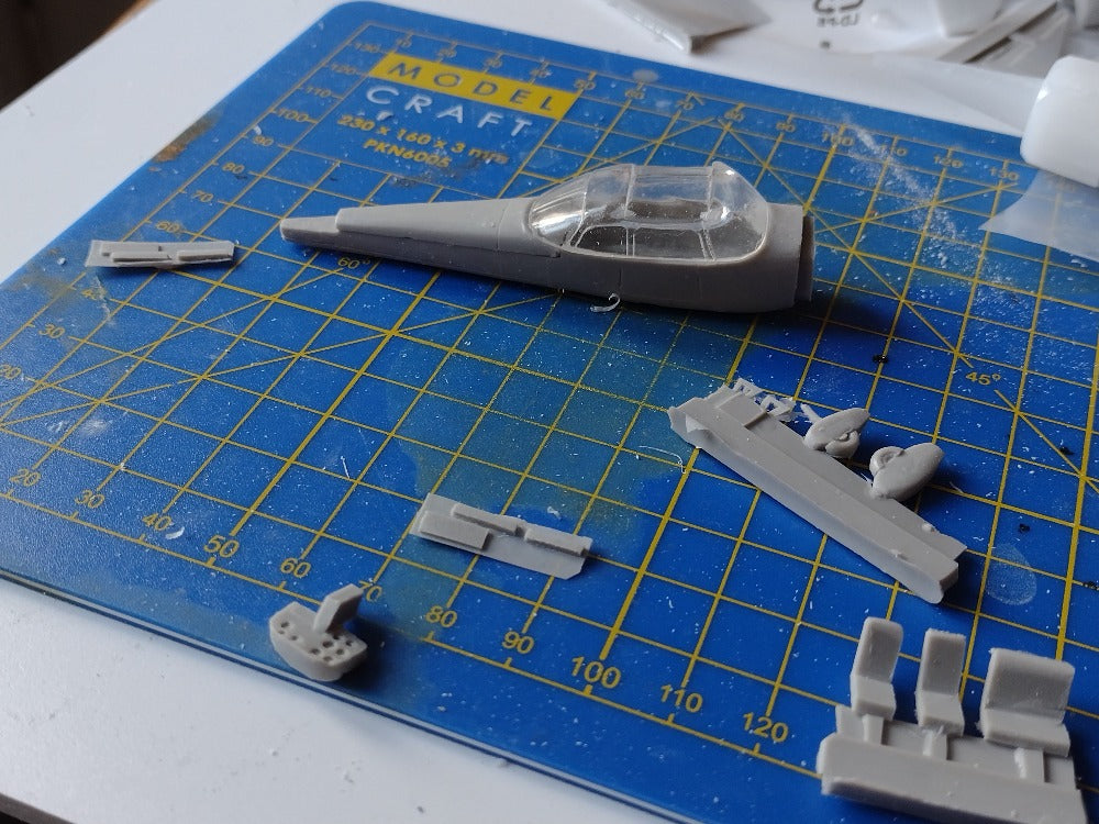Decarli Model DECAR7222 1:72 Cessna 172 USAF & Iraqi Air Force