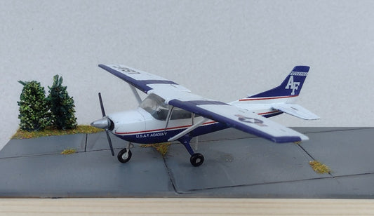 Decarli Model DECAR7222 1:72 Cessna 172 USAF & Iraqi Air Force