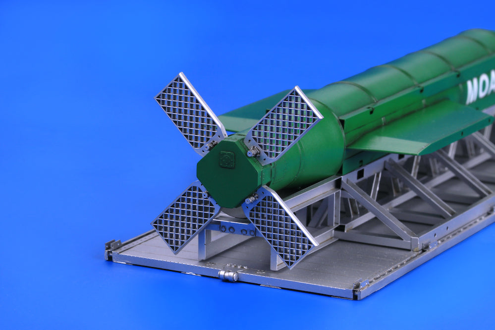Eduard Brassin ED648348 1:48 GBU-43/B MOAB with Transport Platform