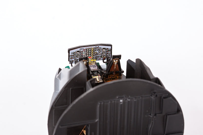 Eduard EDSS729 1:72 Lockheed C-130H Hercules cockpit detai