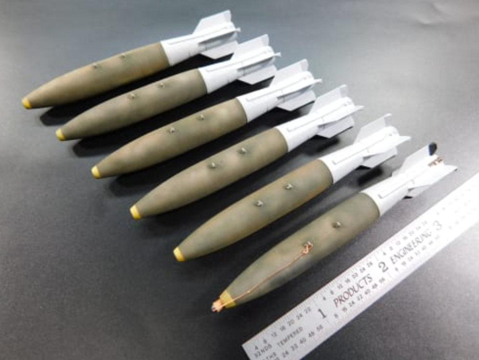 Flying Leathernecks FL32-2003 1:32 Mk-83 1000lb Bombs with BSU-85 fins