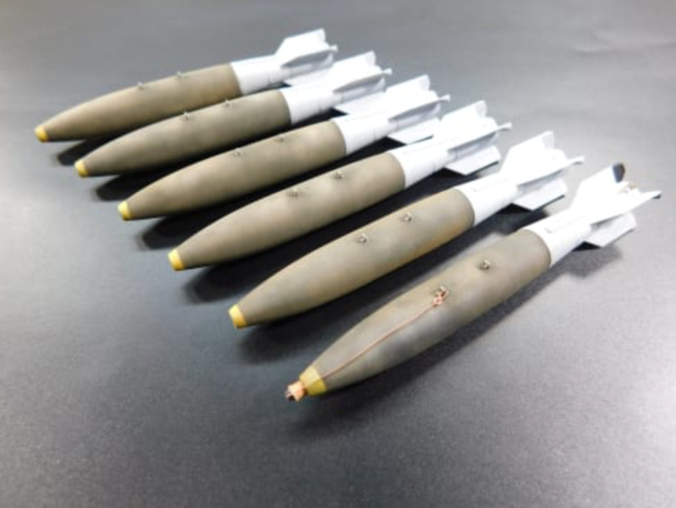 Flying Leathernecks FL32-2003 1:32 Mk-83 1000lb Bombs with BSU-85 fins