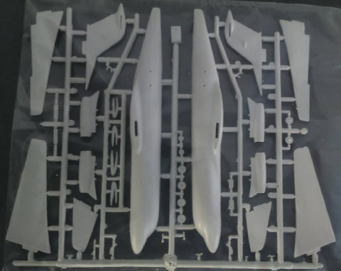 F-rsin Plastic FRP4093 1:144 Fokker F-28-4000 NLM CityHopper
