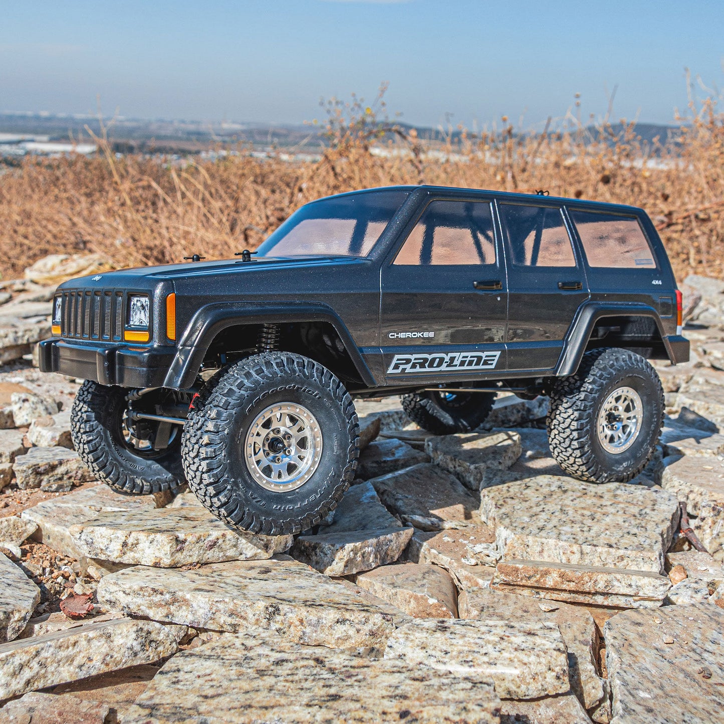 Pro-Line Racing 2001 Jeep Cherokee Clear Body 12.3" Wheelbase C 1:10 PRO363500
