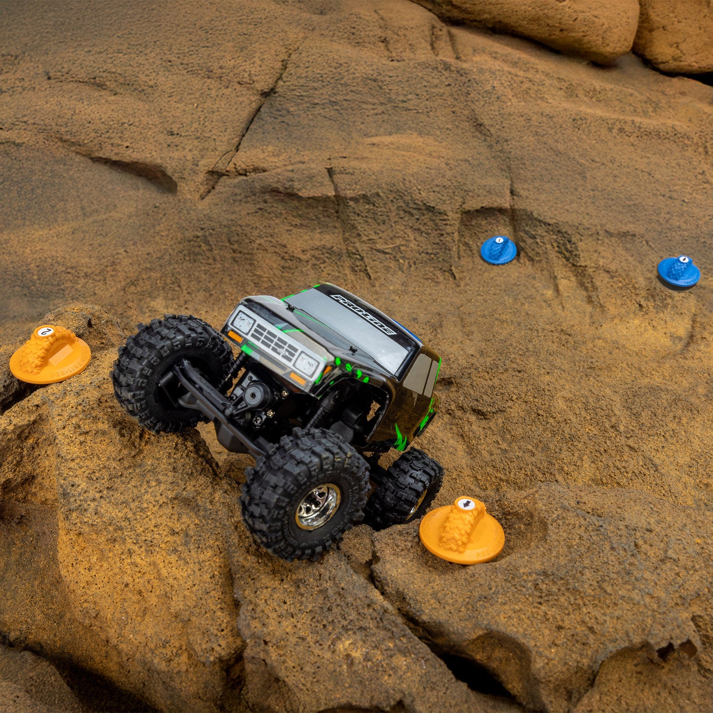 Pro-Line Racing Gate Marker Set, Blue, Orange (12): Axial SCX30 PRO647600