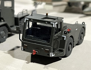 AIM - Ground Equipment GE72015 1:72 USAF MB-2 FMC B450 tractor