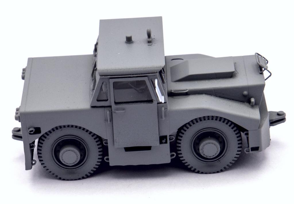 AIM - Ground Equipment GE72090 1:72 USAF T300 Pay Mover tractor with cab