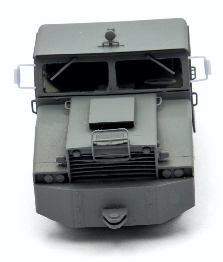 AIM - Ground Equipment GE72090 1:72 USAF T300 Pay Mover tractor with cab