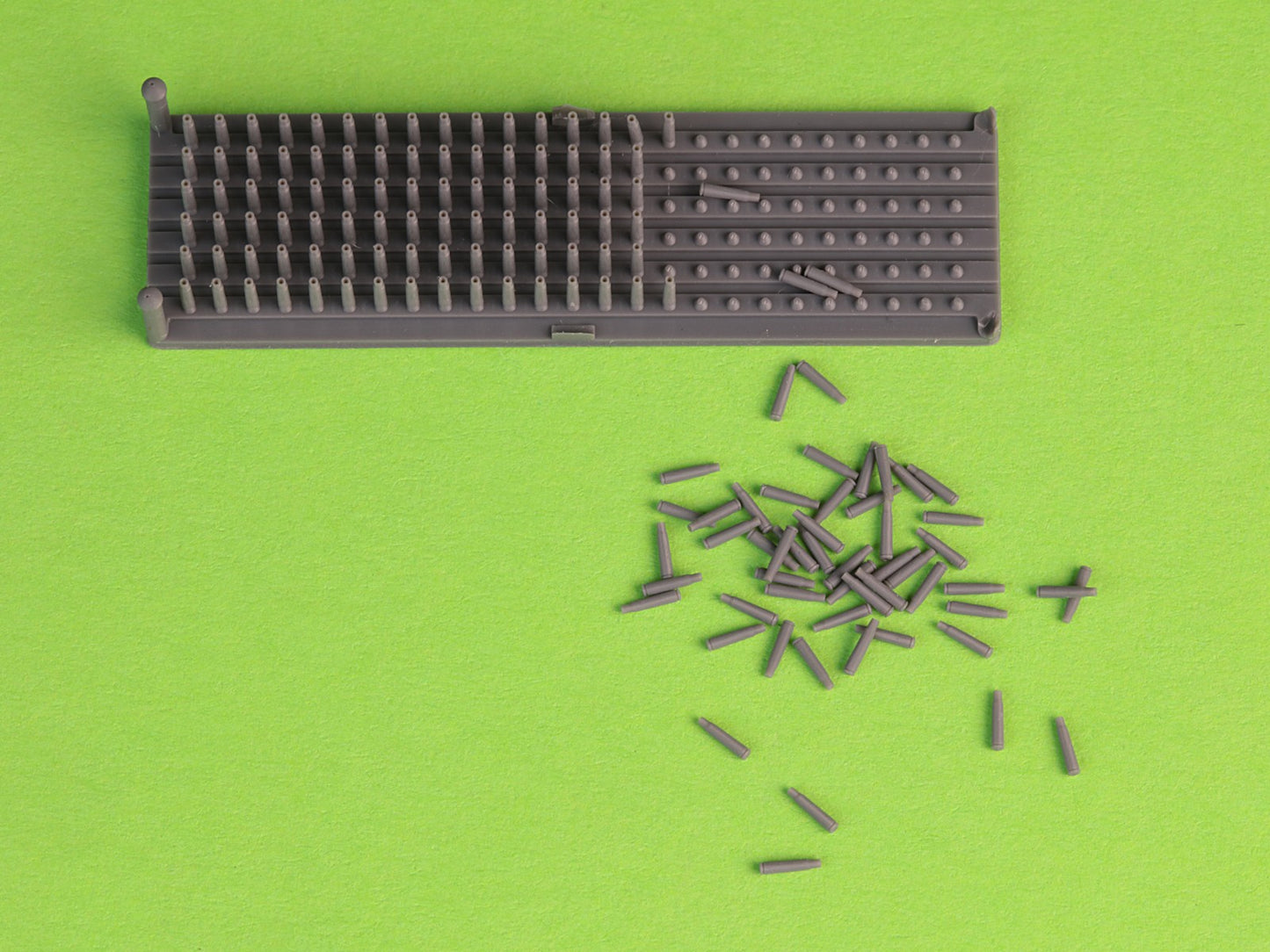 Master GM-35-066 1:35 M2 .50 cal belt links + empty shells