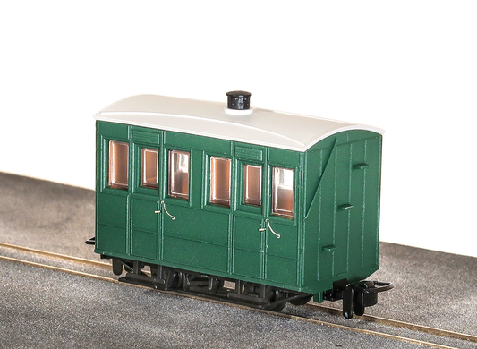 PECO GR-500UG 4 Wheel Enclosed Side Coach Green OO9 Gauge