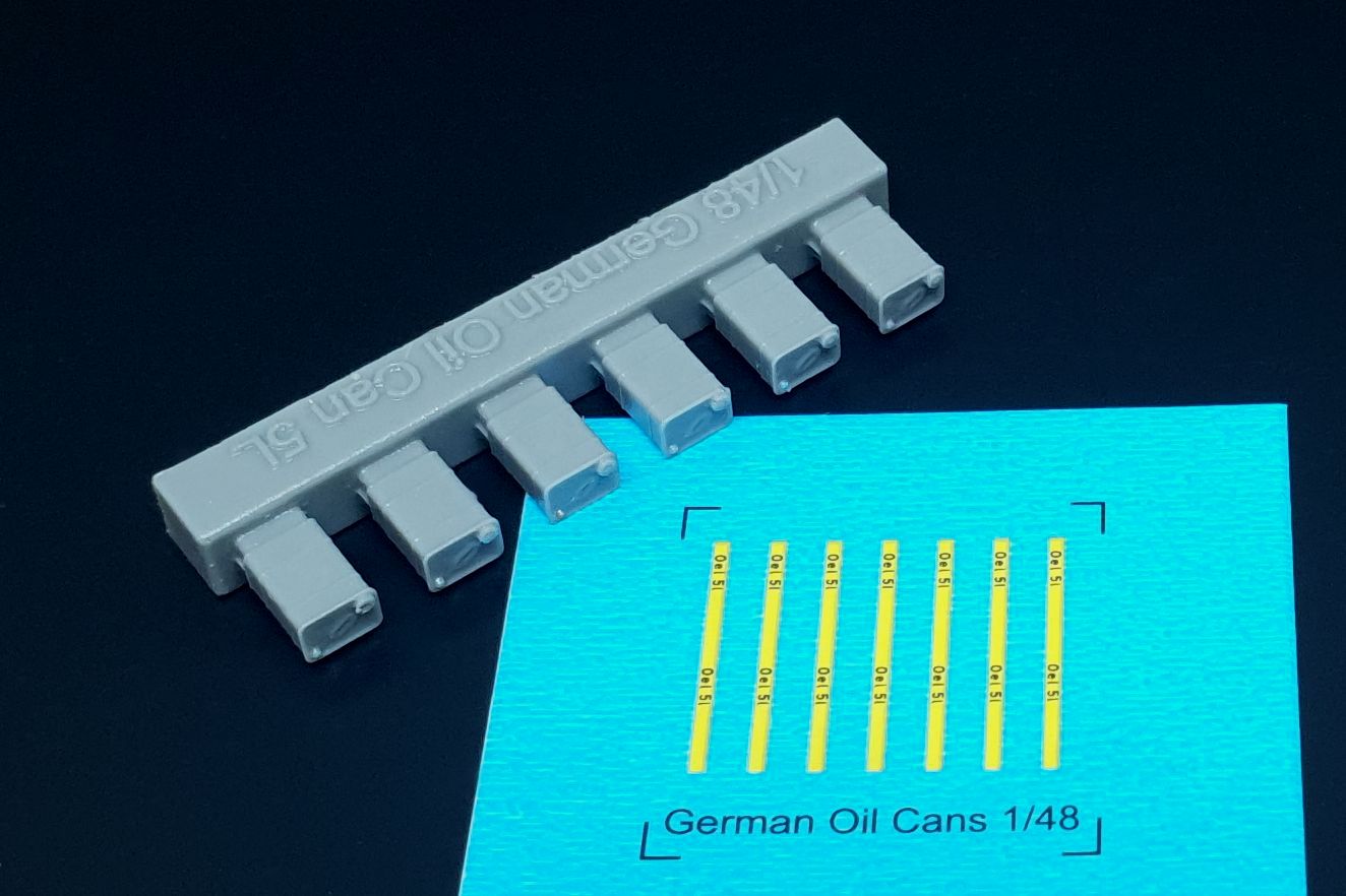 Hauler HLX48405 1:48 WWII GERMAN 5 LITRE OIL CANS