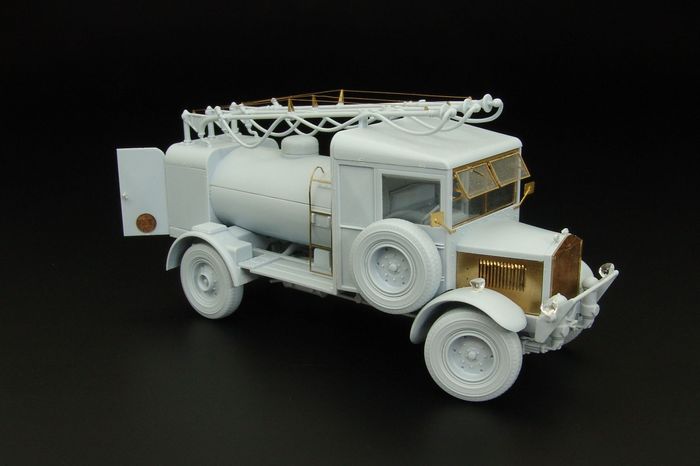 Hauler HLX48364 1:48 Albion AM463 3-Point Refueller