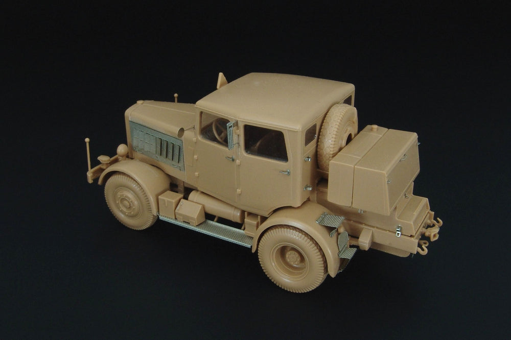Hauler HLX48386 1:48 Hanomag SS-100 German Heavy Tractor