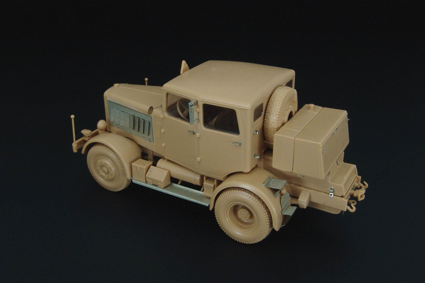 Hauler HLX48386 1:48 Hanomag SS-100 German Heavy Tractor