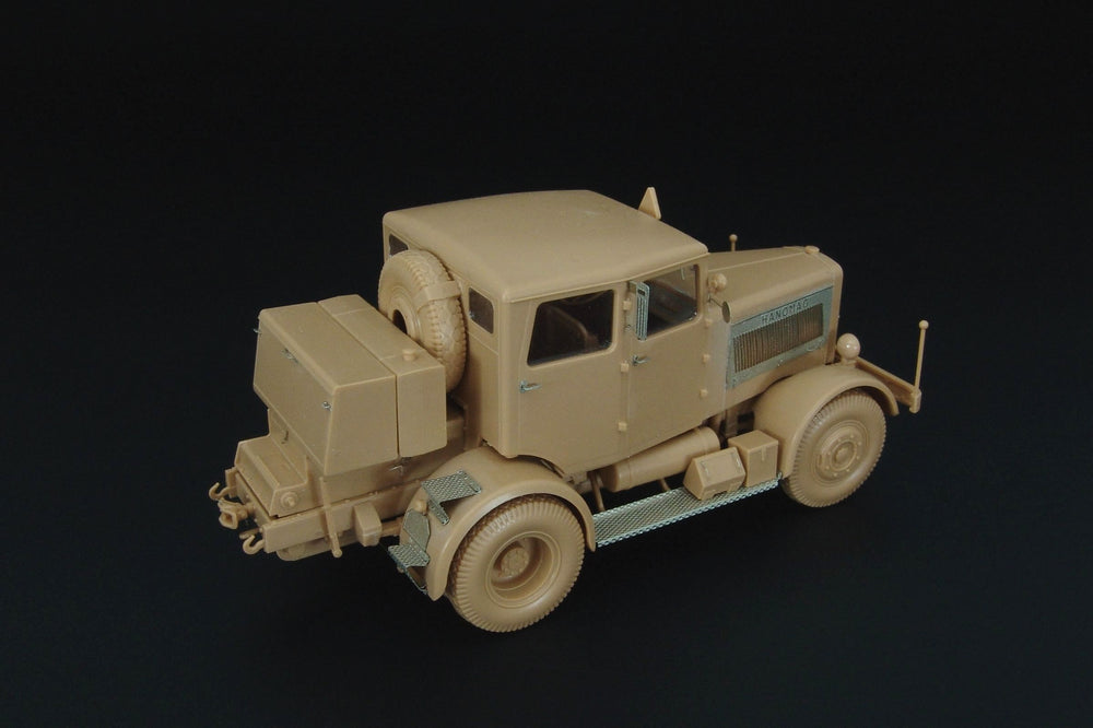 Hauler HLX48386 1:48 Hanomag SS-100 German Heavy Tractor