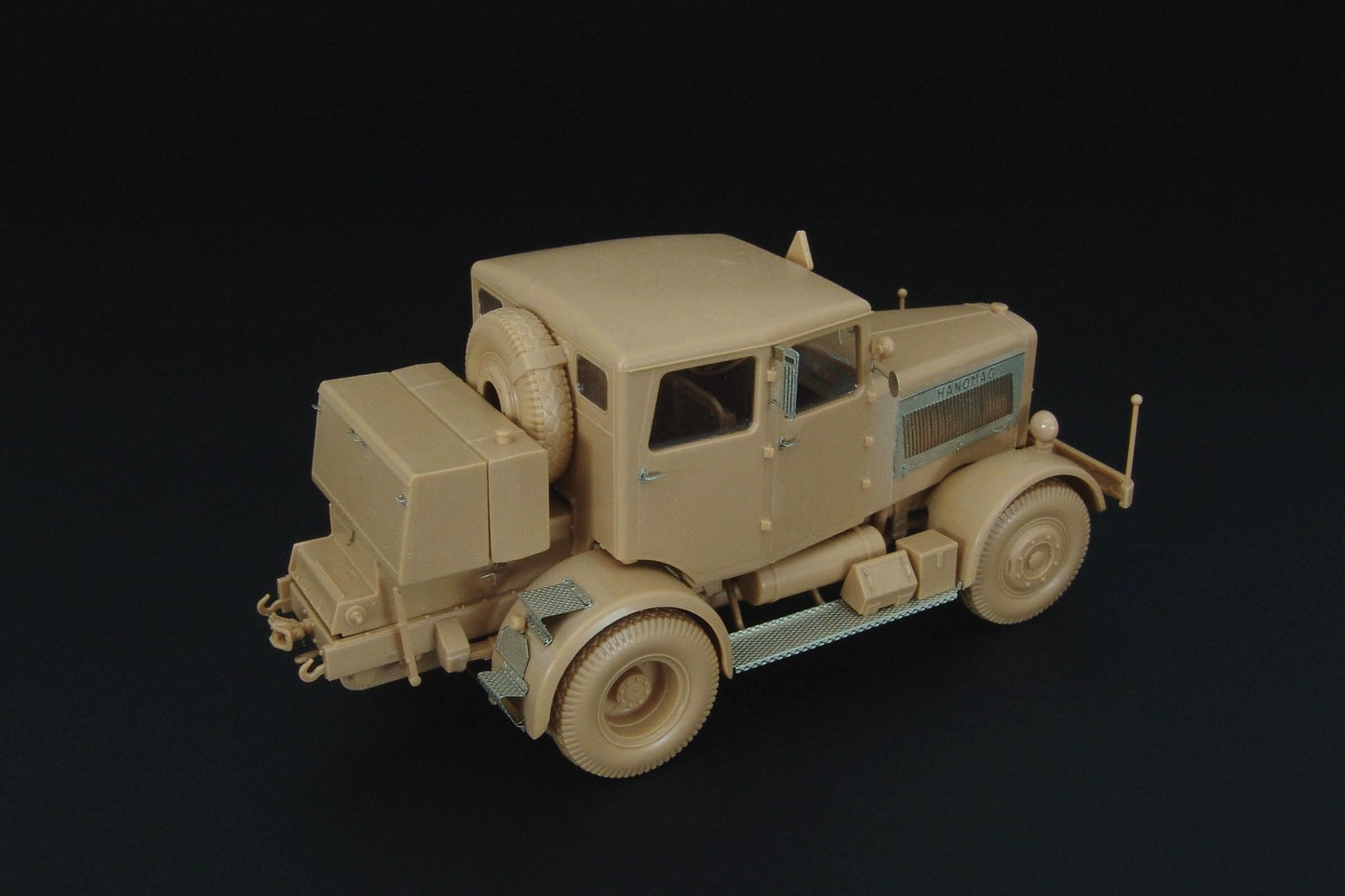 Hauler HLX48386 1:48 Hanomag SS-100 German Heavy Tractor