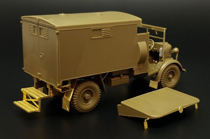 Hauler HLX48410 1:48 British 2-ton Austin K2 4x2 Ambulance