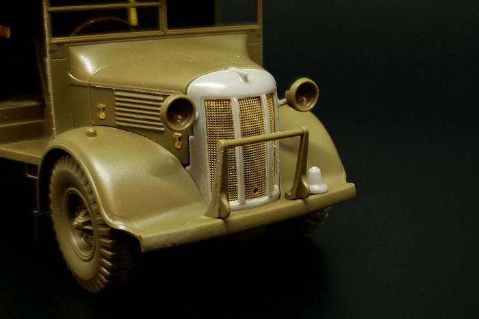 Hauler HLX48412 1:48 British 2-ton Austin K2 4x2 Ambulance FRONT GRILL