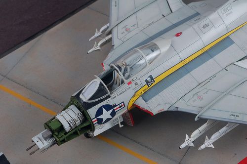 Kitty Hawk Models KH80127 1:48 Grumman F9F-8/F9F-8P Cougar