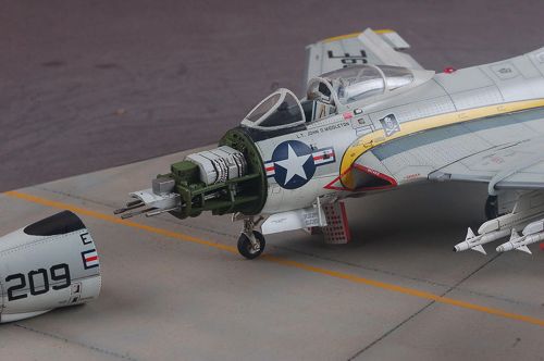 Kitty Hawk Models KH80127 1:48 Grumman F9F-8/F9F-8P Cougar
