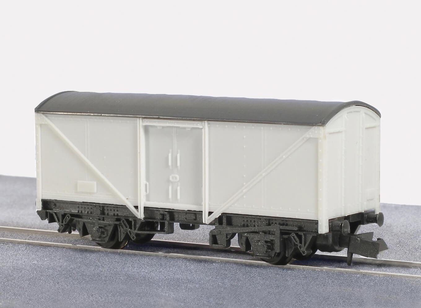 PECO KNR-9 Parcel/Fish Box Van N Gauge