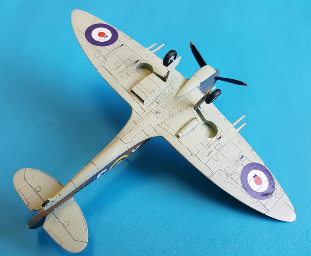 KP KPM72121 Spitfire Mk.VC Four Barrels Over Malta 1:72