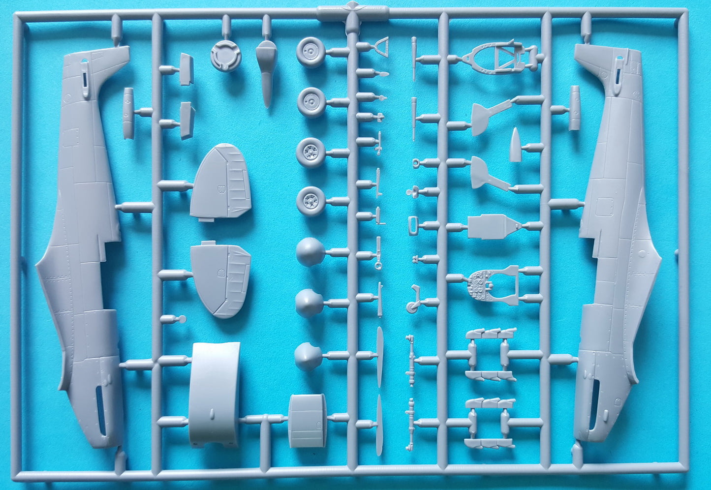 KP KPM72121 Spitfire Mk.VC Four Barrels Over Malta 1:72
