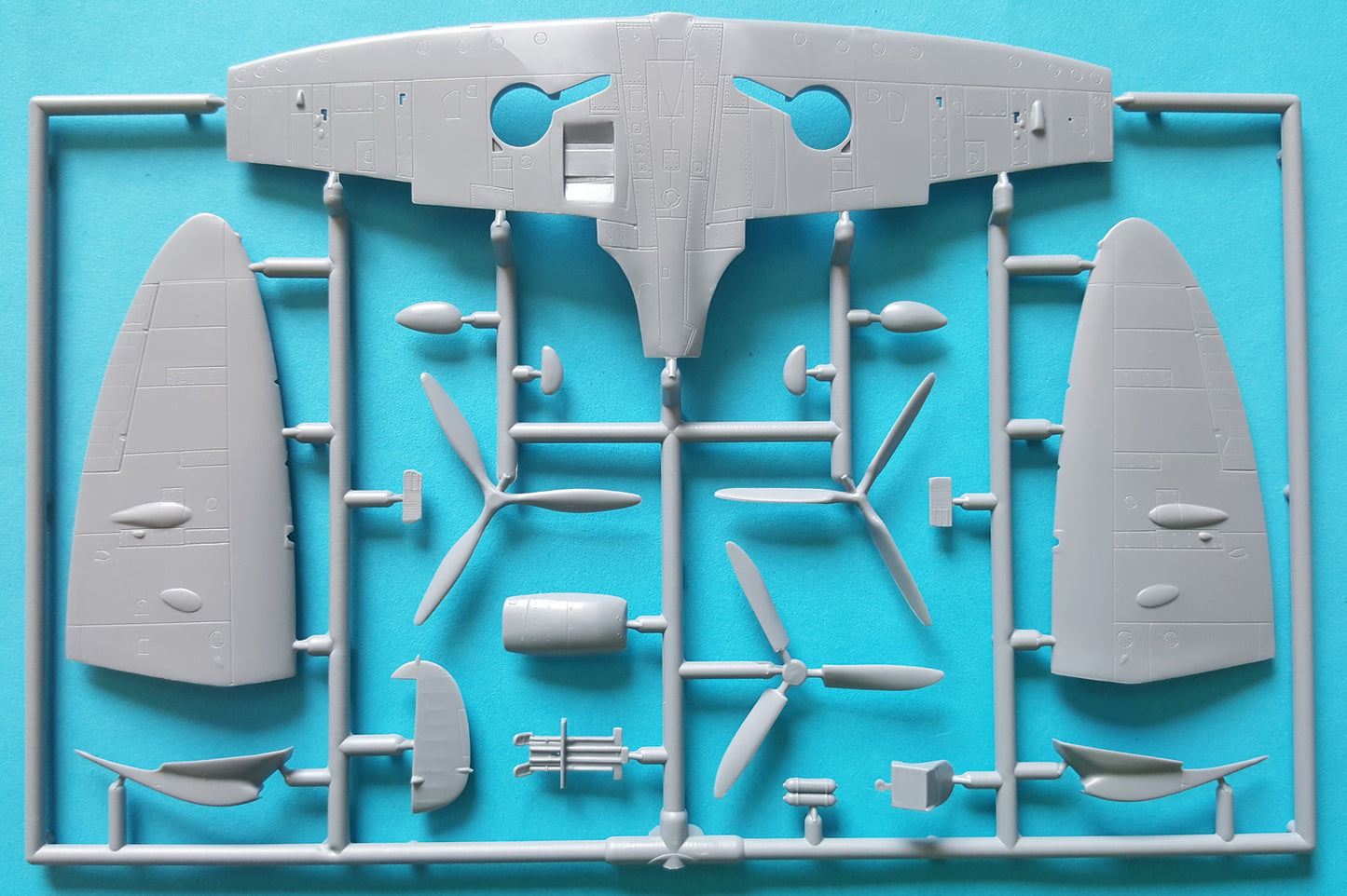 KP KPM72121 Spitfire Mk.VC Four Barrels Over Malta 1:72