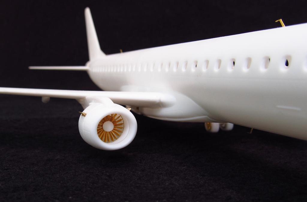 Metallic Details MDMD14417 1:144 Embraer 195