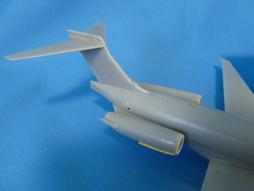 Metallic Details MDMD14427 1:144 McDonnell-Douglas MD-87