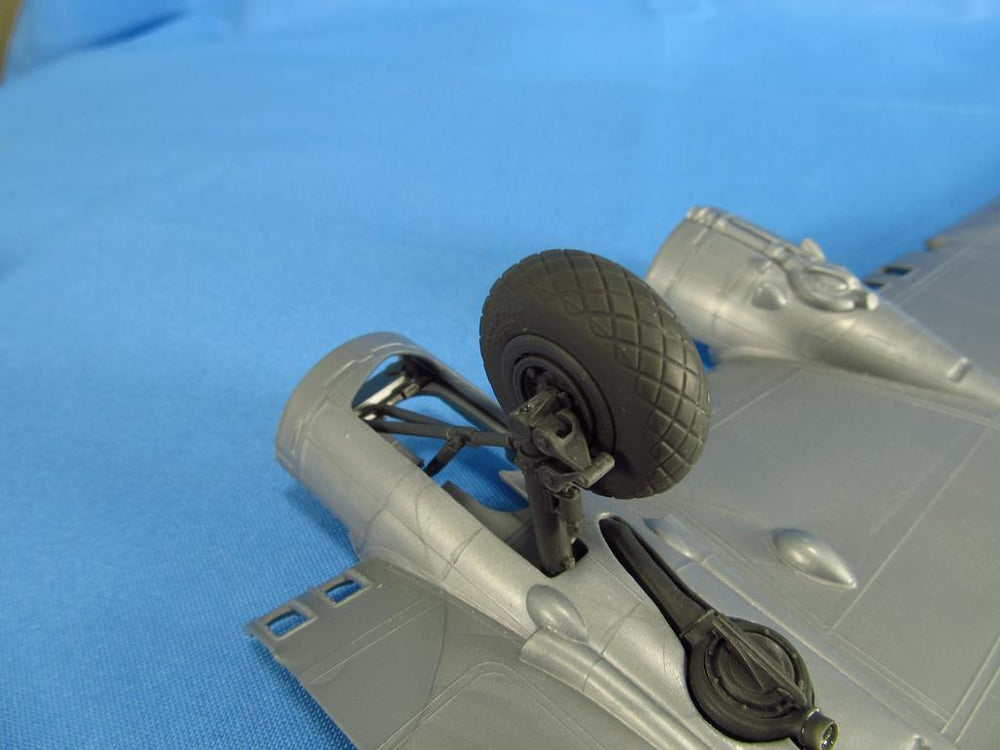 Metallic Details MDMDR4865 1:48 B-17F/B-17G Flying Fortress wheels with covers