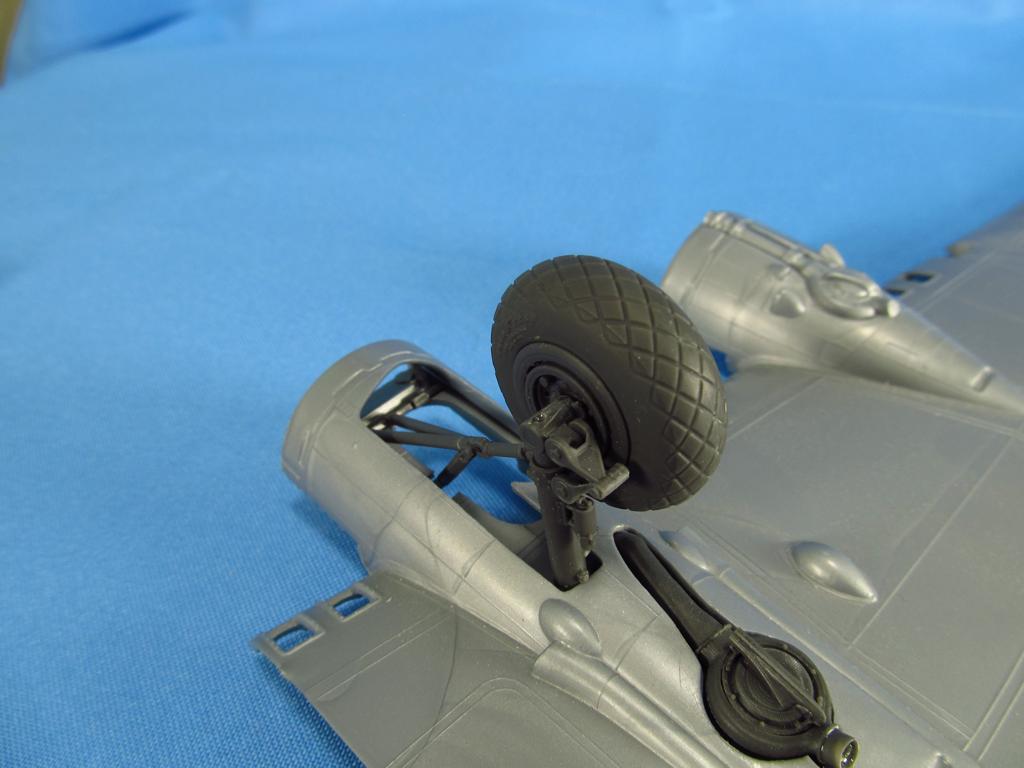 Metallic Details MDMDR4865 1:48 B-17F/B-17G Flying Fortress wheels with covers