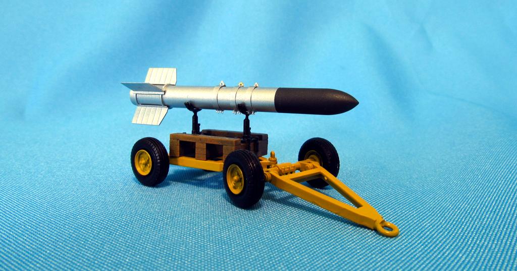 Metallic Details MDMDR7228 1:72 Tiny Tim Rocket with trailer