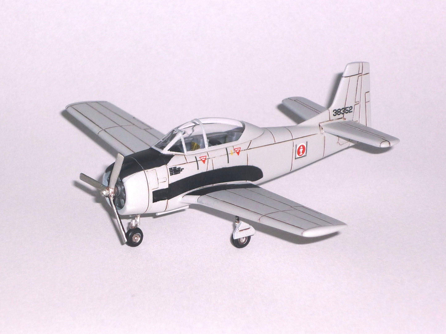 Miniwing-Plastic MINI319 1:144 North-American T-28B TROJAN Laos