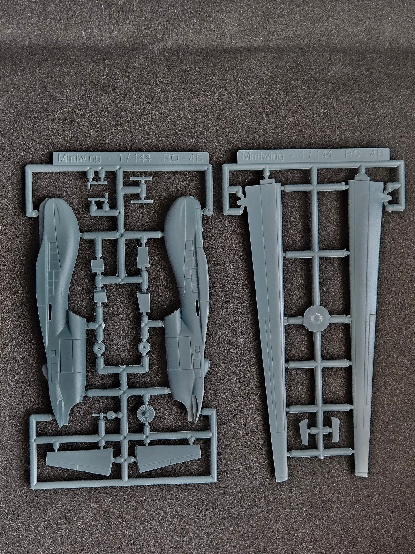 Miniwing-Plastic MINI374 1:144 Northrop Grumman RQ-4B GLOBAL HAWK / JASDF