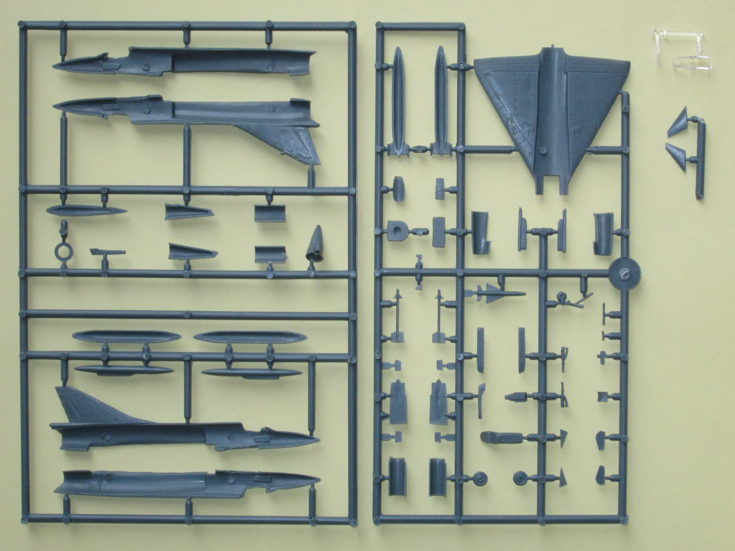 Mark I Models MKM144168L 1:144 Dassault_Mirage III & 5 'Canards' bagged