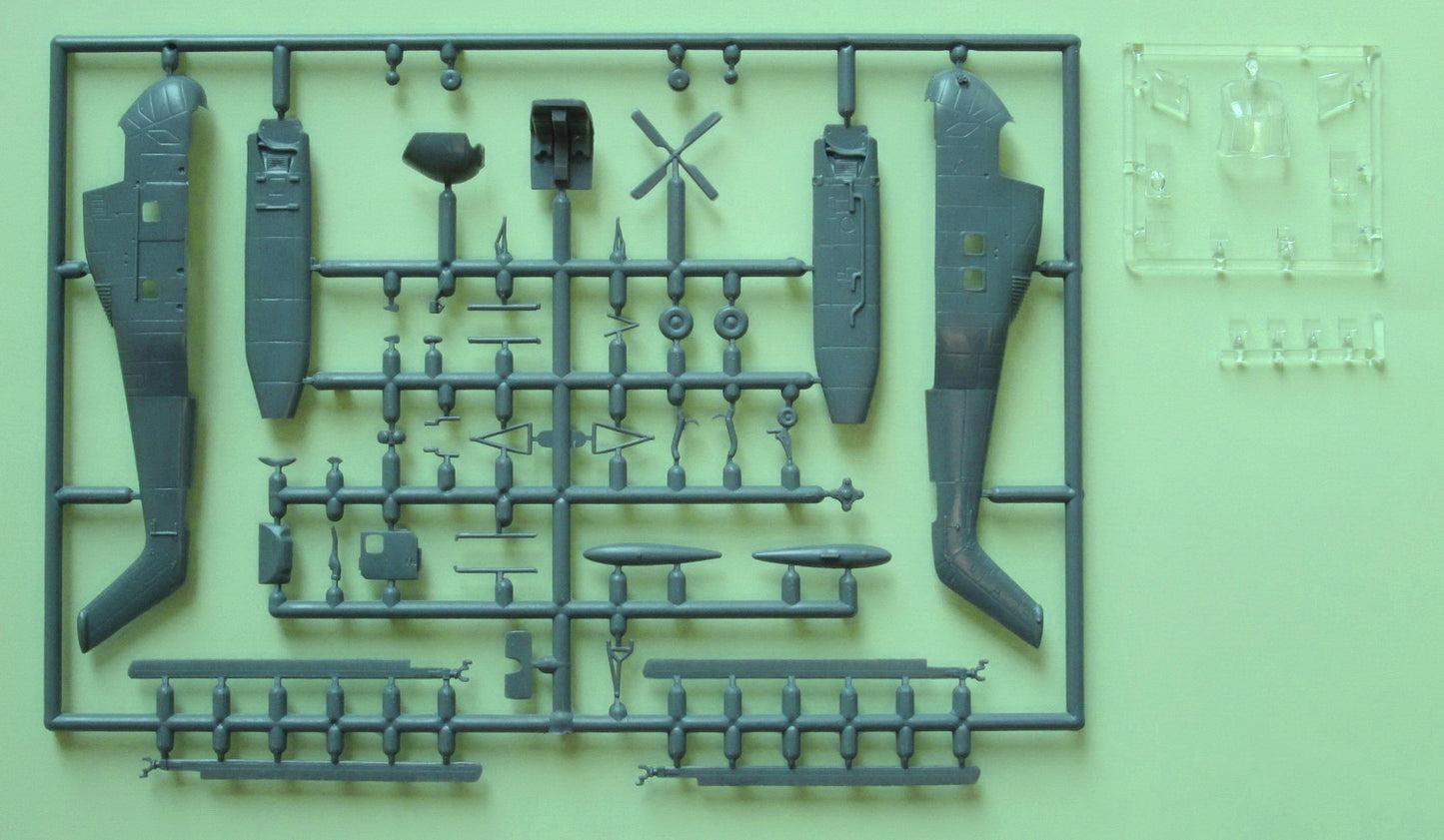 Mark I Models MKM144173L Sikorsky H-34 Special Service 1:144