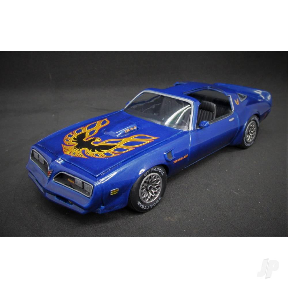 MPC 1977 Pontiac Firebird T/A 2T 916M 1:25 Model Kit