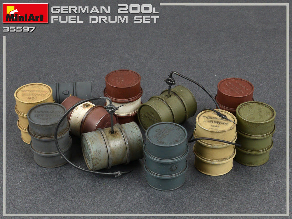 MiniArt MT35597 1:35 German 200L Fuel Drum Set WWII