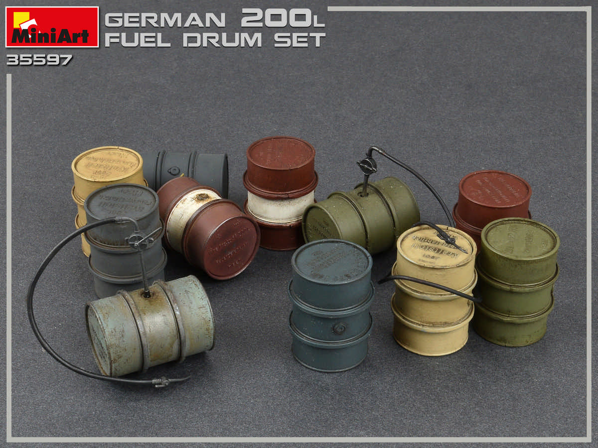 MiniArt MT35597 1:35 German 200L Fuel Drum Set WWII
