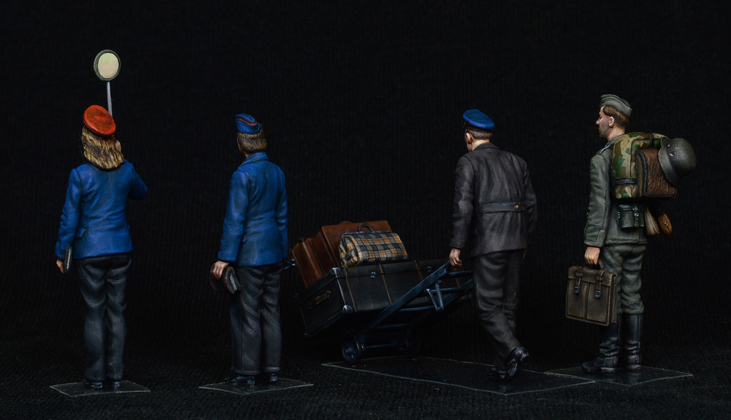MiniArt MT38010 1:35 German Railway train station Staff 1930-40s Box