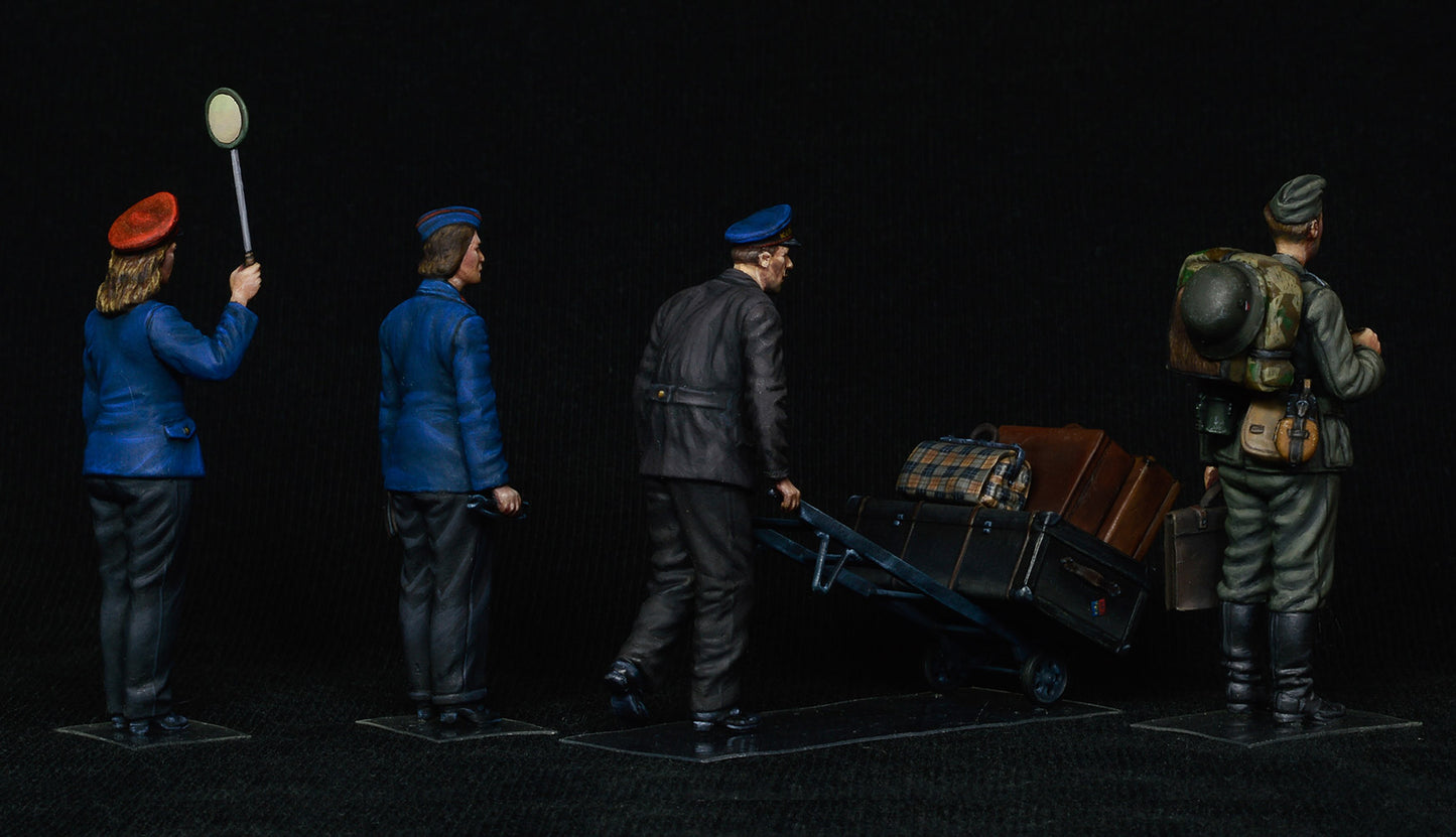 MiniArt MT38010 1:35 German Railway train station Staff 1930-40s Box
