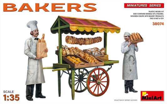 MiniArt MT38074 Bakers w/Wooden Crates & Baked Goods 1:35