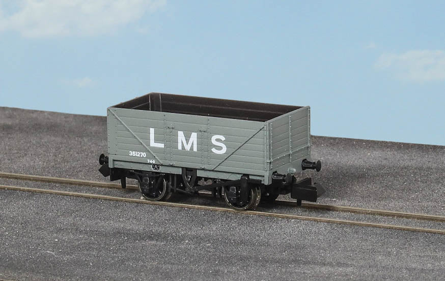 PECO NR-7003M 9ft 7 Plank Open Wagon, LMS N Gauge