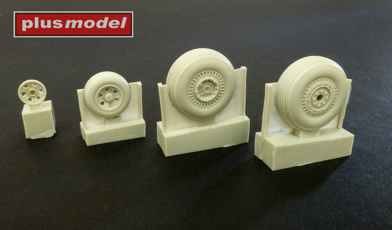 Plus Model PMAL7042 1:72 B-26 Marauder Late Grooved Wheels & Mask