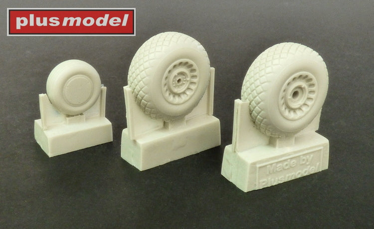 Plus Model PMAL7043 1:72 B-26 Marauder Early Diamond Wheels & Mask