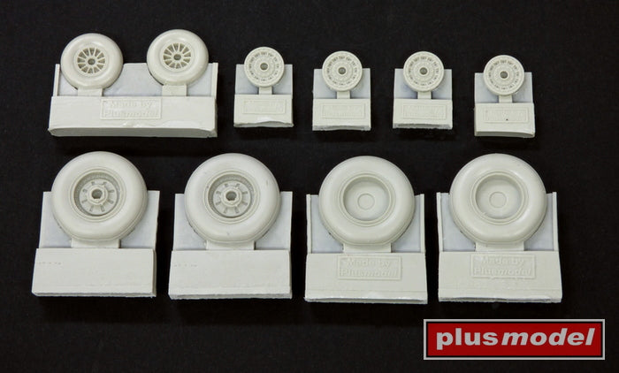 Plus Model PMAL7049 1:72 Boeing KC-97 Stratotanker Wheels & Template